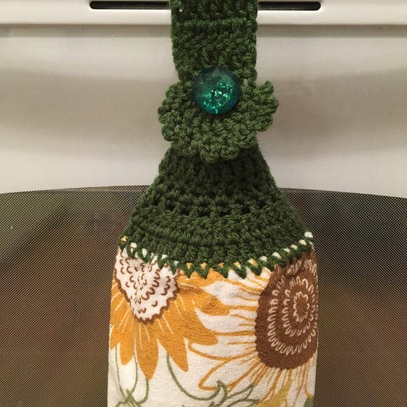 NWOT Handmade Crocheted Sunflower Towel - Picture 2 of 5